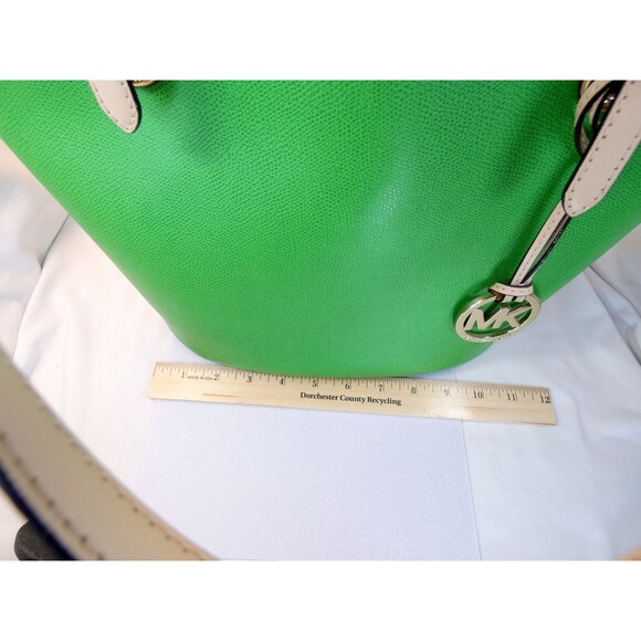 Michael Kors Bright Green Shoulder Tote Bag w/ Gold Medallion Excellent - Picture 8 of 9